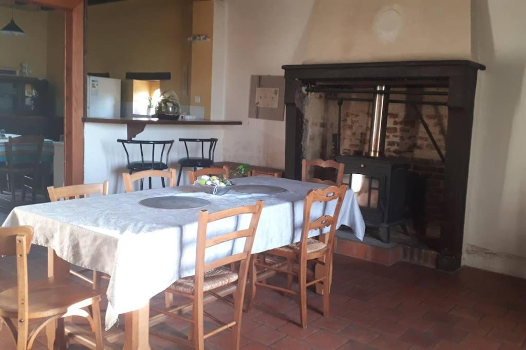 Gite A La Ferme, Avec Animaux, Fromages Et Nature Neuville-les-Decize 외부 사진